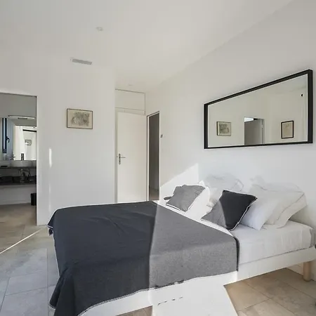 Mita Villa Cassis